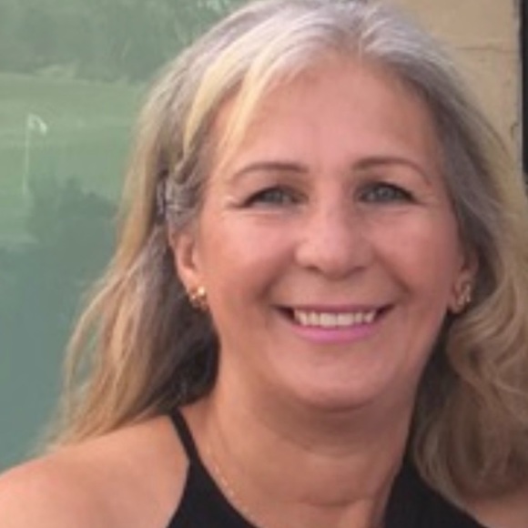 Meet Hanan Trusted Seller 5* Rating Fast shipping Posh Ambassador - Picture 5 of 11